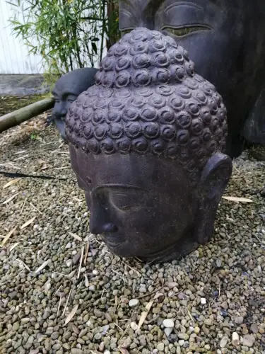 Artikelbild des Artikels “Ausstellungsstück - Buddha-Kopf, 50 cm Höhe, Steinguss, hohl, handgefertigt & farbig “